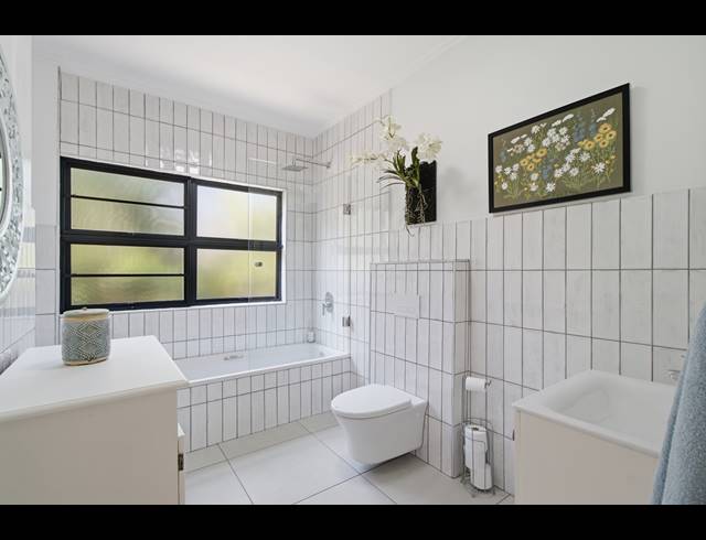 4 BEDROOM APARTMENT FOR SALE IN PALM LAKES ESTATE